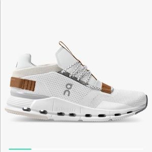 On white pearl cloud novas size 9 in men's